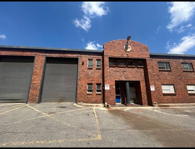 400M² WAREHOUSE TO LET IN LONGDALE